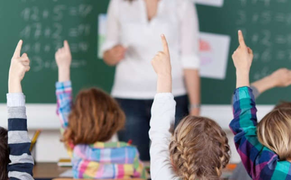 На Волині вчителька ображала колегу і вдарила батька учениці: як її покарали