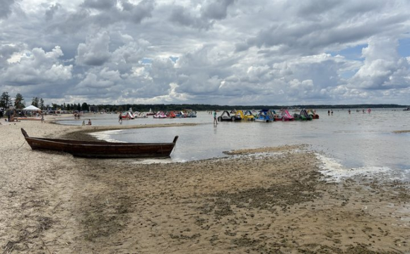 Рівень води у Світязі знову знизився: чому дощі не рятують озеро
