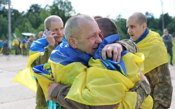 Звільнені з полону захисники отримуватимуть по 50 тисяч, Зеленський підписав закон