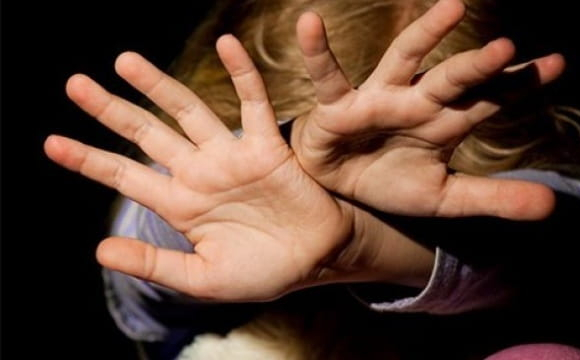 Чоловік проник до кімнати 8-річної дитини та вчинив розпусні дії: деталі
