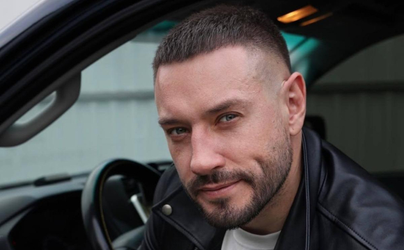 Відомому українському співаку прийшла повістка