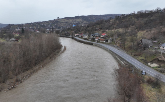 На кордоні у річці знайшли тіло, ймовірно, українця