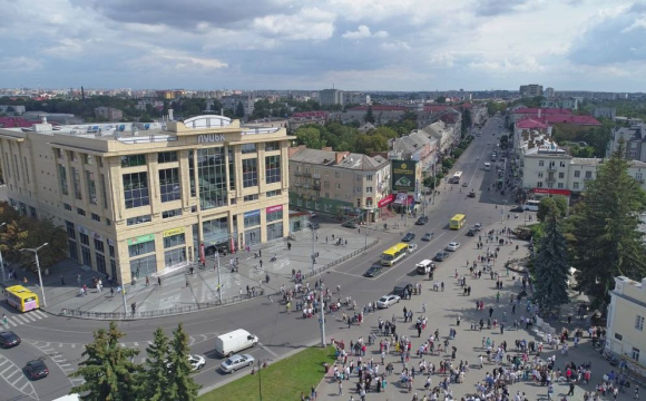У центрі Луцька можливий неприємний запах: у чому причина