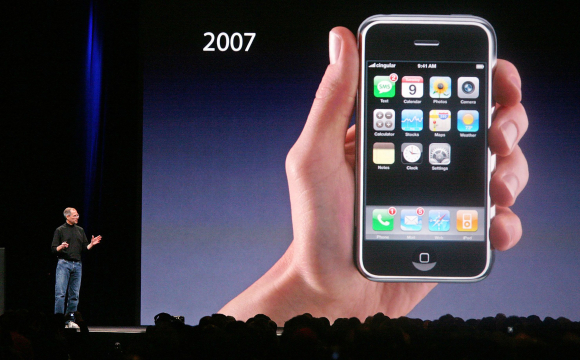 Що означає буква «і» у слові iPhone