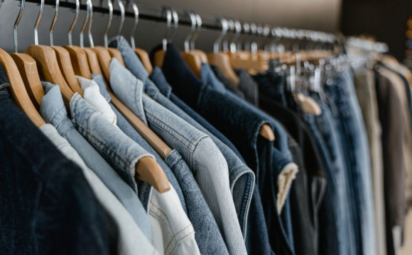 Священник ПЦУ пояснив, чи можна носити одяг померлих родичів