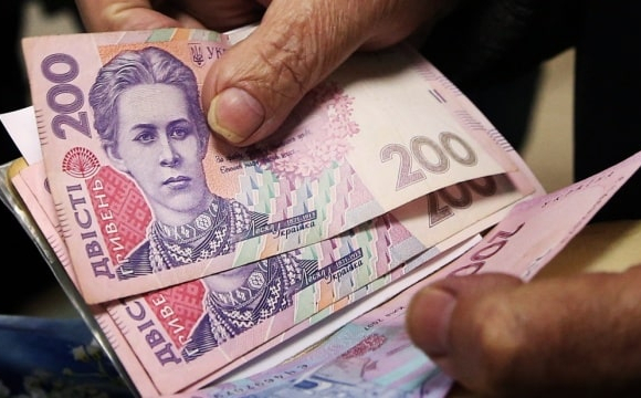 Українців звинуватили у низьких пенсіях та зарплатах