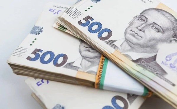 Українцям у лютому виплатять по 4500 гривень