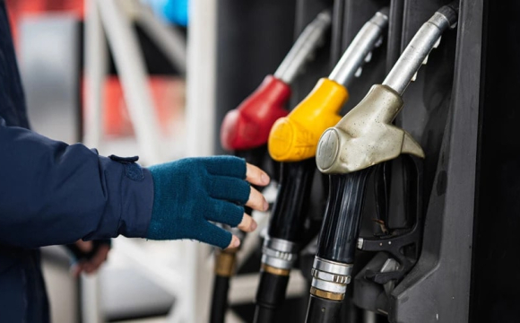 Які ціни на бензин будуть у вересні: прогноз експерта