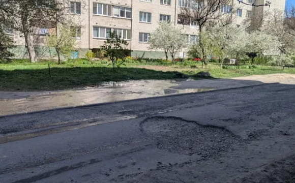 Одну з вулиць Луцька затоплює: що відбувається