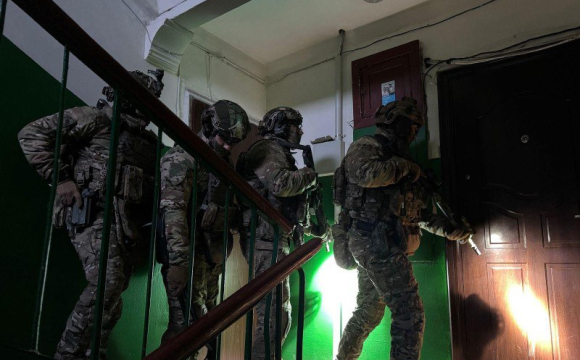 По всій Україні поліція проводить масові обшуки: що відбувається