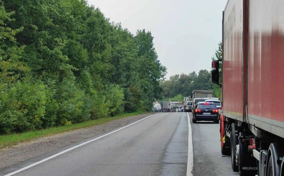 У напрямку Луцька обмежили рух транспорту: що сталося