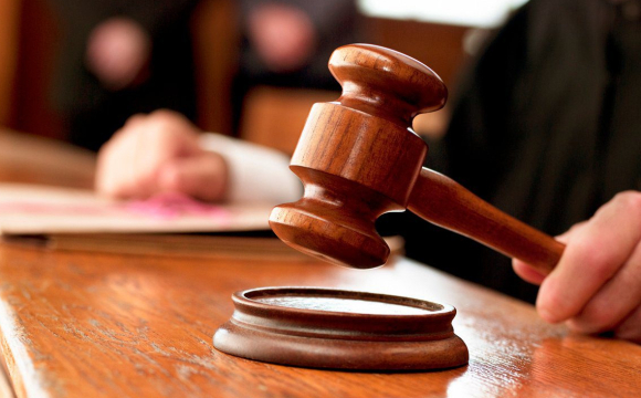 У Луцьку школяр пив пиво прямо в ліцеї: покарали матір