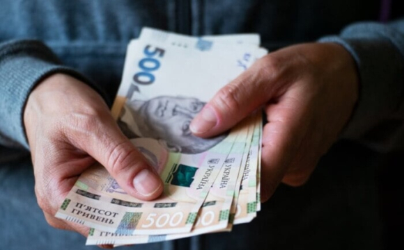 Не всі українці отримали виплати до Дня Незалежності: що робити