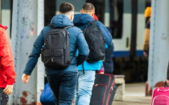 Чи будуть примусово виселяти українських чоловіків з Польщі