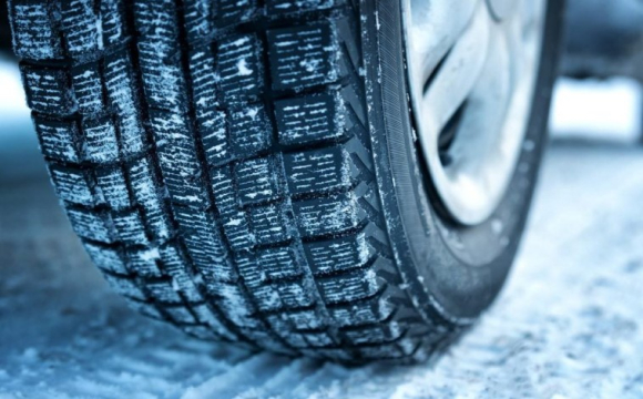 Час на шиномонтаж: коли міняти гуму та які штрафи за літні шини взимку готує Рада