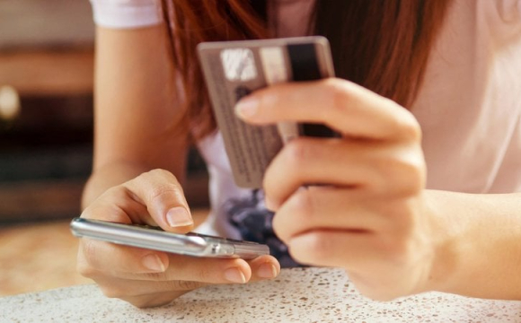 Жінка втратила майже 300 тисяч гривень через «допомогу» ЗСУ