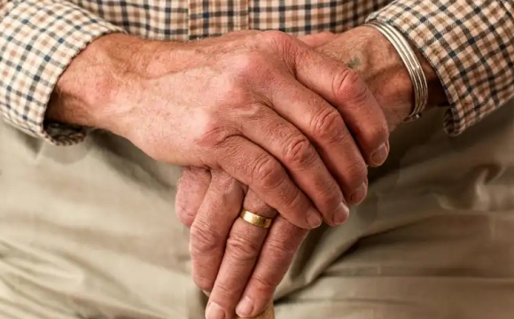 Українські пенсіонери можуть залишитися без грошей: у чому причина