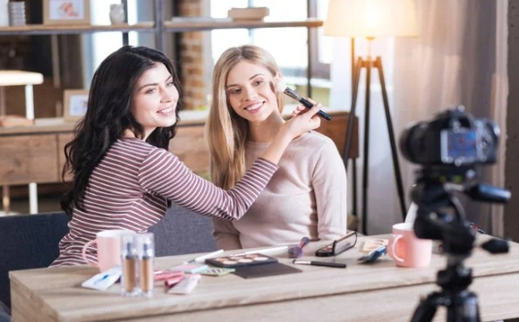 Блогерів перевірятимуть жорсткіше: податкова береться за доходи з YouTube та TikTok