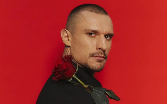 Відомого українського актора запідозрили у нетрадиційній орієнтації