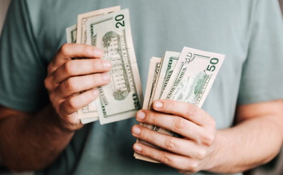 Курс долара може злетіти до 50 гривень: коли це станеться