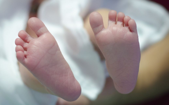 Посеред міста у сміттєвому контейнері знайшли новонароджену дитину