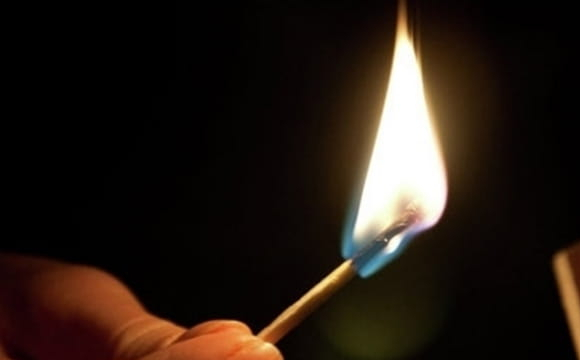 На заході України чоловік облив себе бензином та підпалив після конфлікту з родичкою