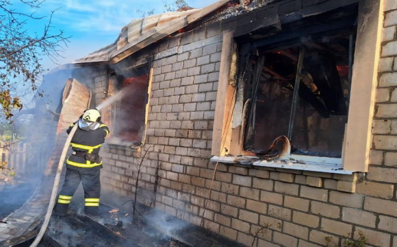 Ніч пожеж на Волині: горіли будинки у Нововолинську та Маневицькому районі Ніч пожеж на Волині: горіли будинки у Нововолинську та Маневицькому районі