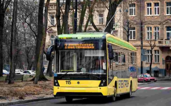 Тролейбус насмерть збив чоловіка у центрі Львова