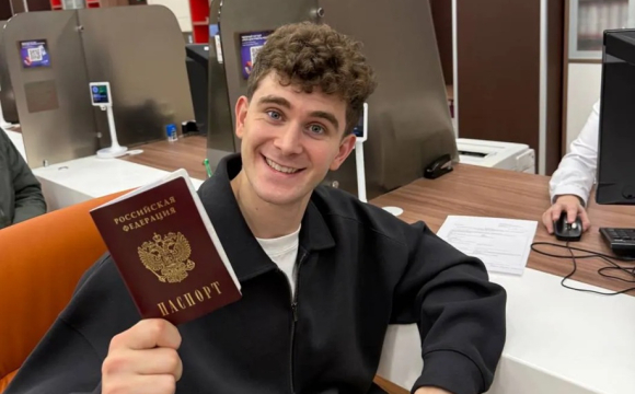 Відомий блогер з України отримав російський паспорт