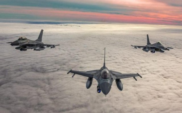 Винищувачі F-16 збили 10 повітряних цілей над Україною під час ранкової атаки РФ