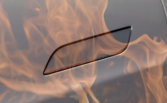 У салонах Tesla заживо згоріли 15 людей