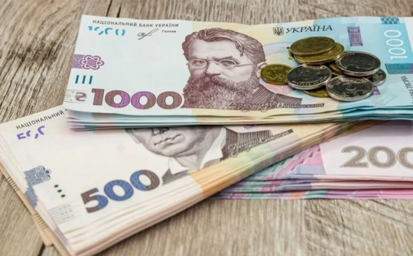 Українці масово скаржаться на проблеми з новими виплатами