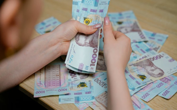Українці можуть отримати нові грошові виплати у червні: кому нададуть допомогу