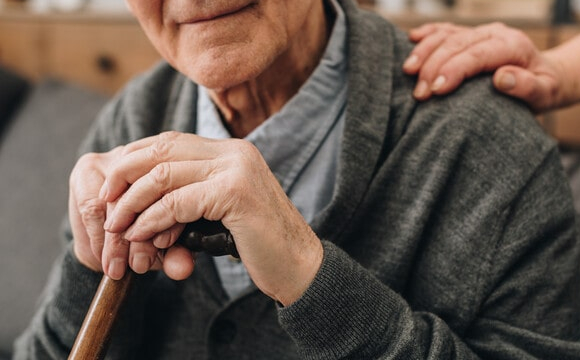 Які надбавки отримають пенсіонери 70+ у 2026 році