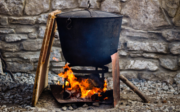 Українцям розповіли, як приготувати їжу без газу та електрики