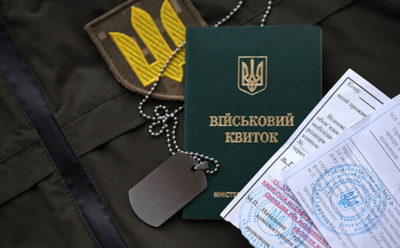 Українців за кордоном автоматично будуть ставити на військовий облік: кого стосується