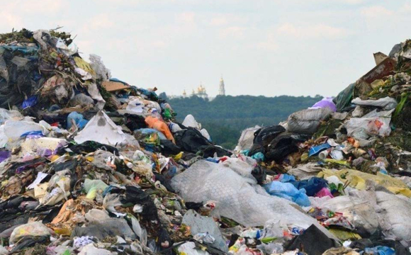 Біля Луцька виявили небезпечне сміттєзвалище
