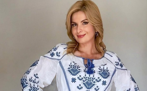 Відома ведуча розповіла про труднощі, з якими стикнулась під час пологів у 47 років