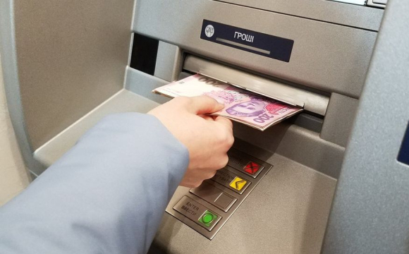 Українців попередили про проблемні купюри в банкоматах Ощадбанку