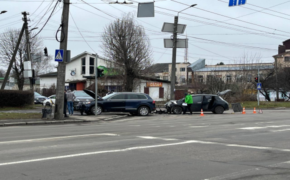 На Рівненській у Луцьку сталася ДТП: що відомо