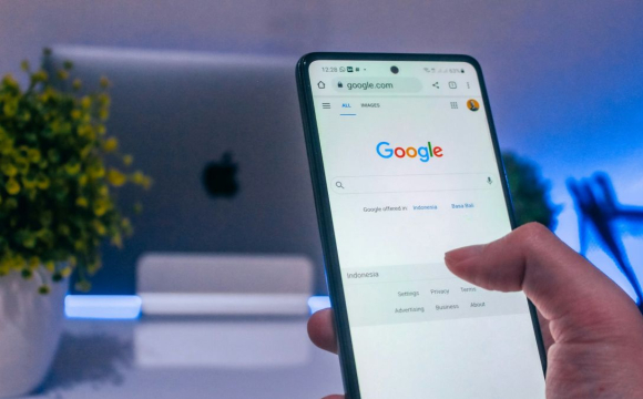 Google закликає користувачів терміново оновити свої паролі: що сталося