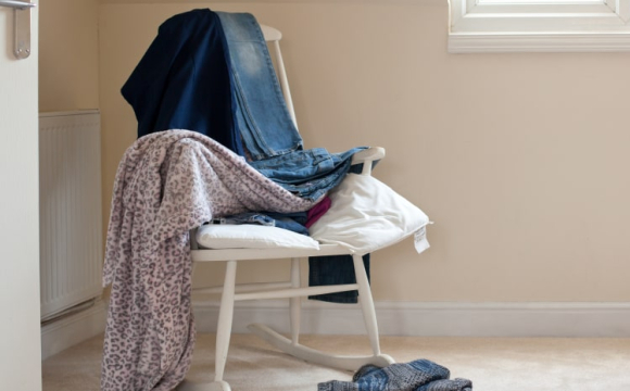Куди не можна класти одяг у домі