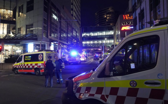 Чоловік раптово відкрив стрілянину по перехожих та авто: 20 людей поранені