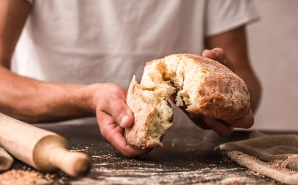 Кому заборонено їсти хліб 