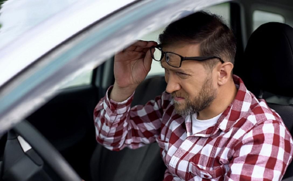 Українців попередили, де і як штрафуватимуть водіїв без окулярів