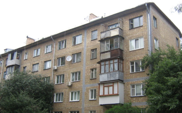 Українців можуть переселити зі старих будинків?