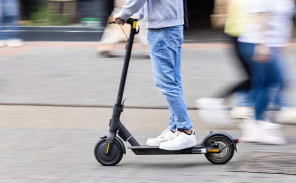 В Україні можуть суворо карати водіїв електросамокатів за порушення ПДР