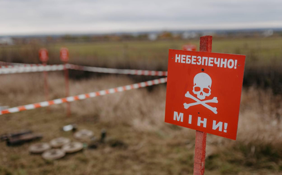 У селі біля зупинки підірвалися люди: є загиблі