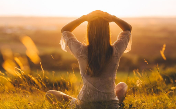 Як притягувати увагу та подобатися людям: прості способи