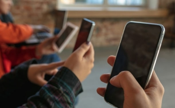 Стало відомо, скільки працюватиме мобільний зв’язок під час відключень світла